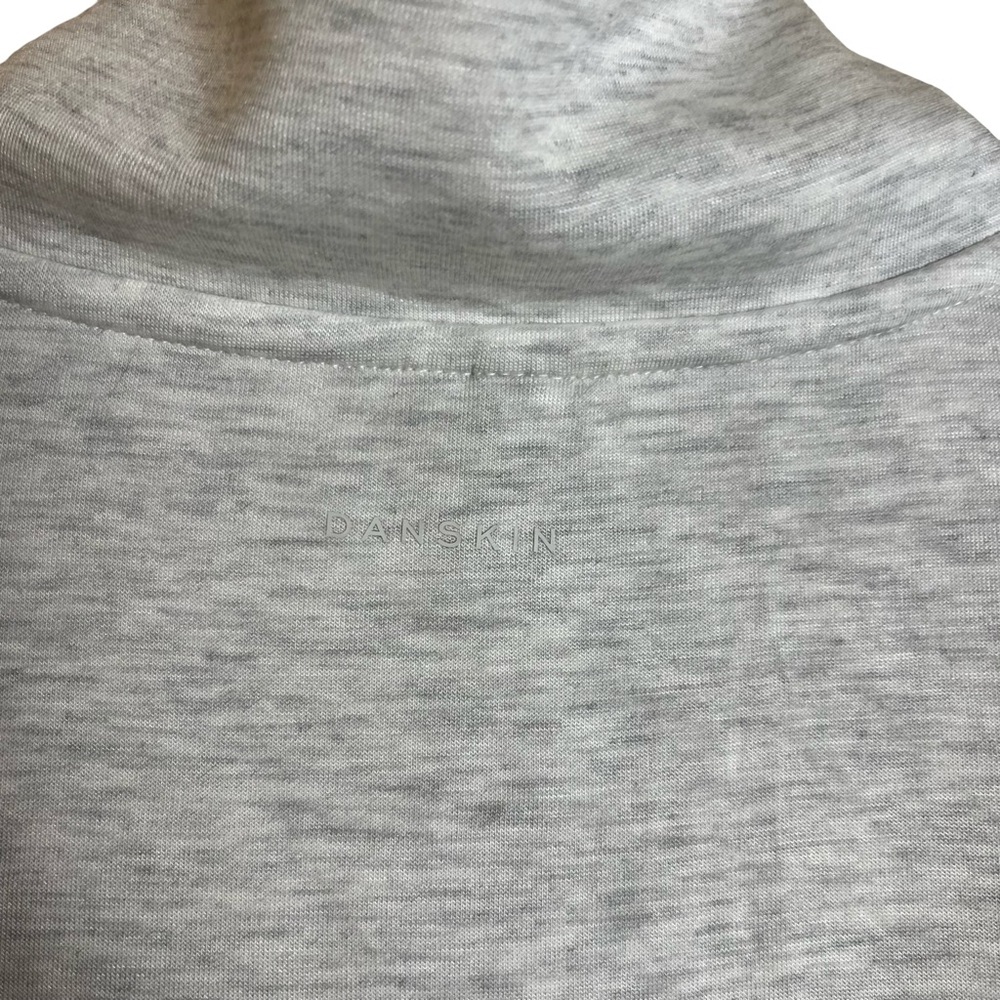 Danskin light gray‎ 1/4 zip vest. Size large - Picture 7 of 7